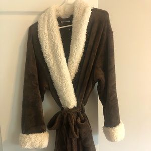 Women’s plush robe